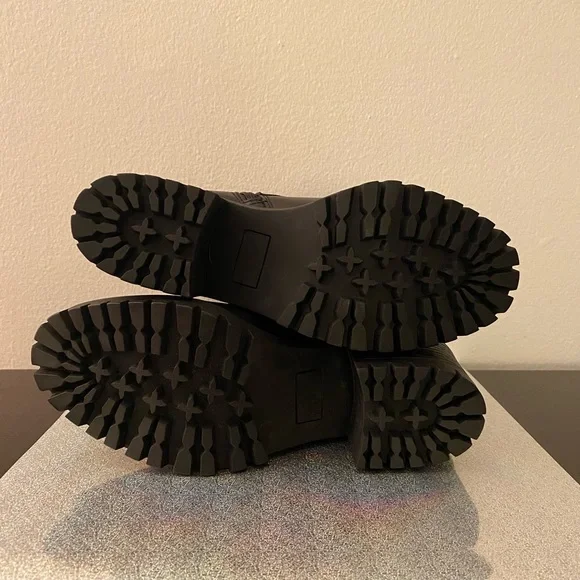 NWOT Women’s Madden Boots - Picture 5 of 5